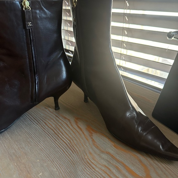 Chanel ankle leather pointed toe size 40 boots - Picture 11 of 11